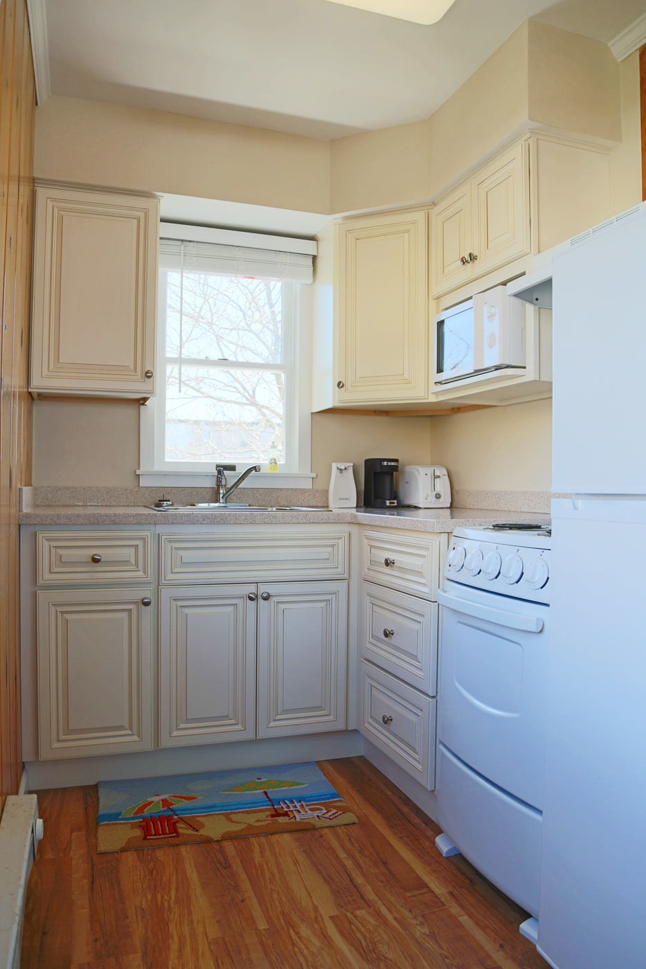 kitchen microwave stove refrigerator